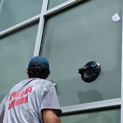 store front glass replacement with tech